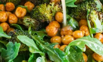 Vegetarian Broccoli and Arugula Salad