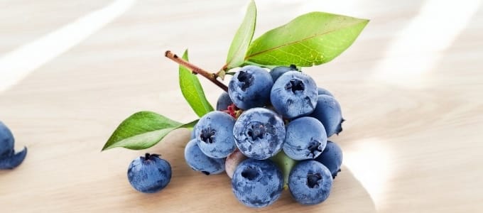 Blueberries are rich in vitamin K, which helps promote heart health.