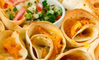 This Blooming Quesadilla Rings are the perfect